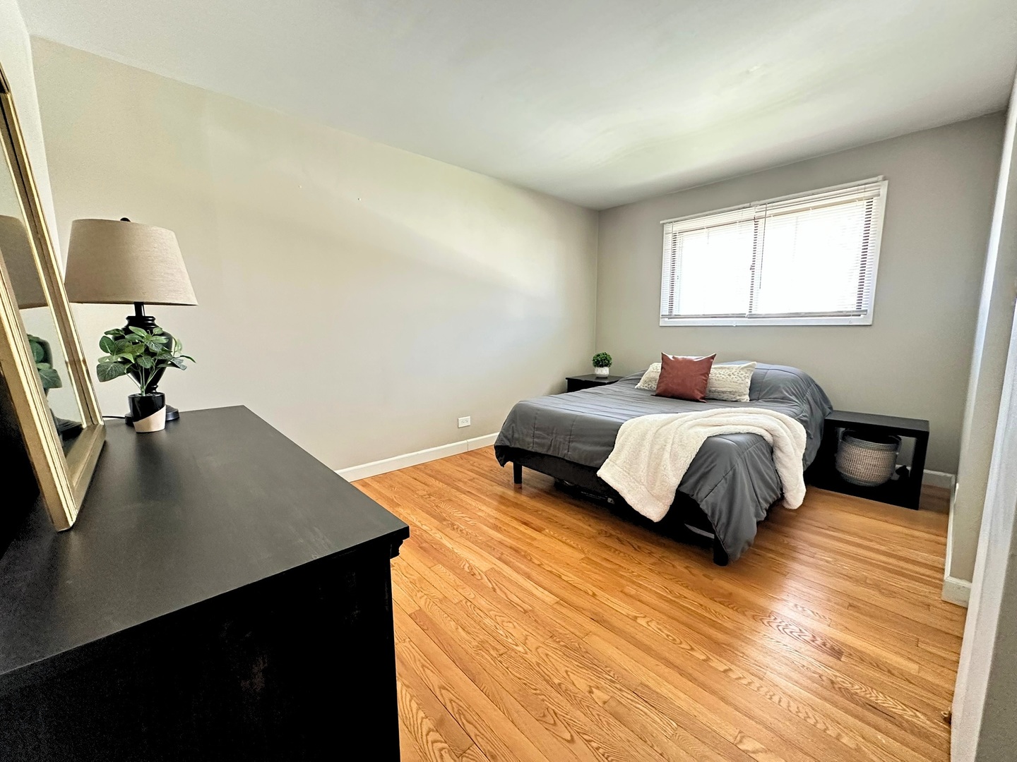 17W484 Earl Court, Darien, IL 60561