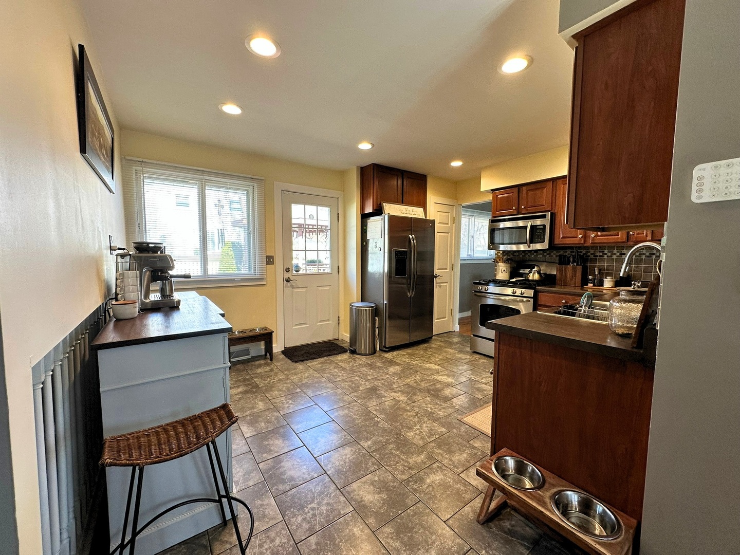 17W484 Earl Court, Darien, IL 60561