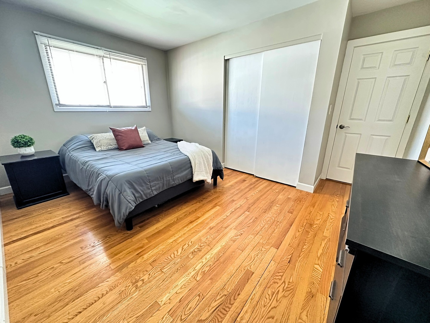 17W484 Earl Court, Darien, IL 60561