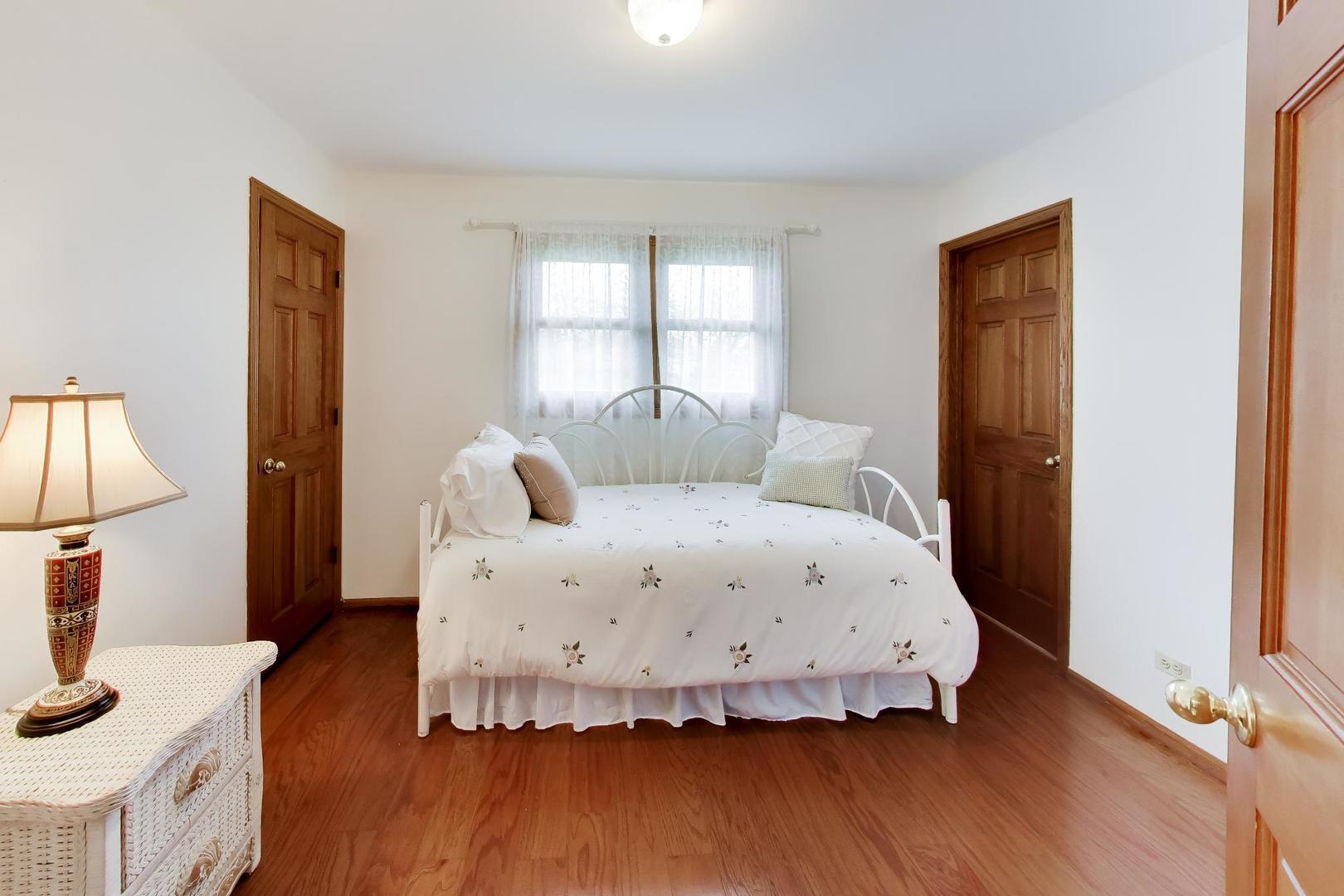 9641 E Shore Drive, Oak Lawn, IL 60453