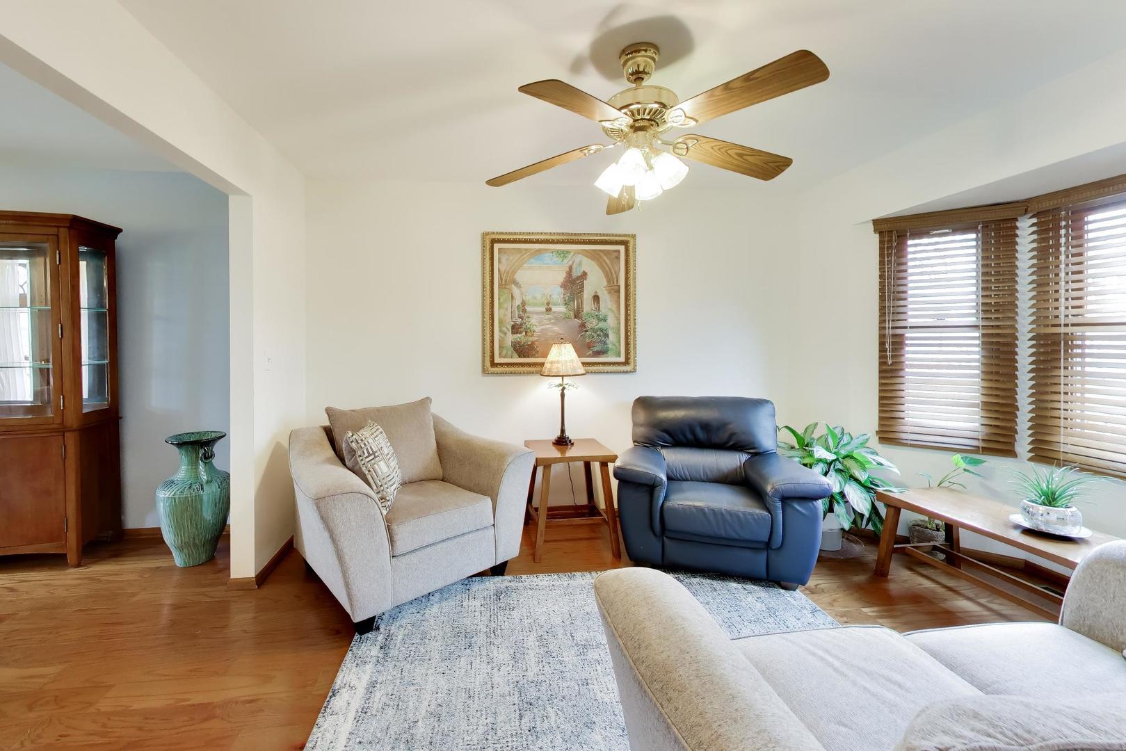 9641 E Shore Drive, Oak Lawn, IL 60453