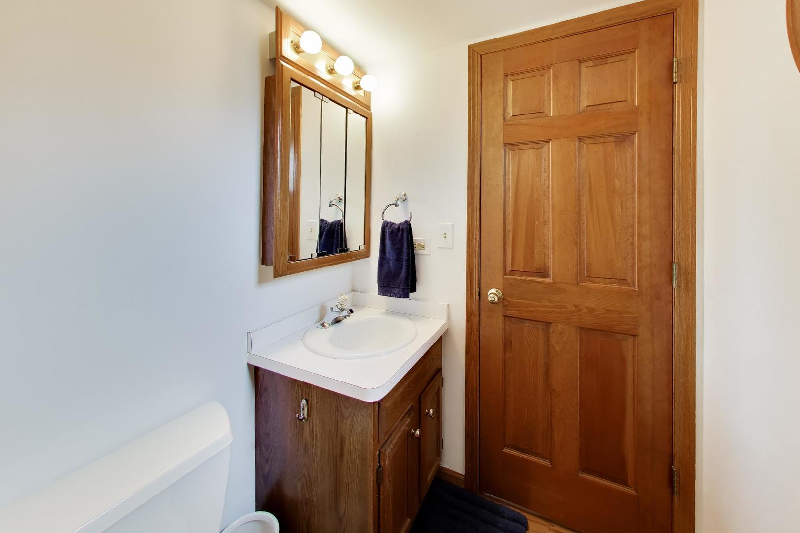 9641 E Shore Drive, Oak Lawn, IL 60453