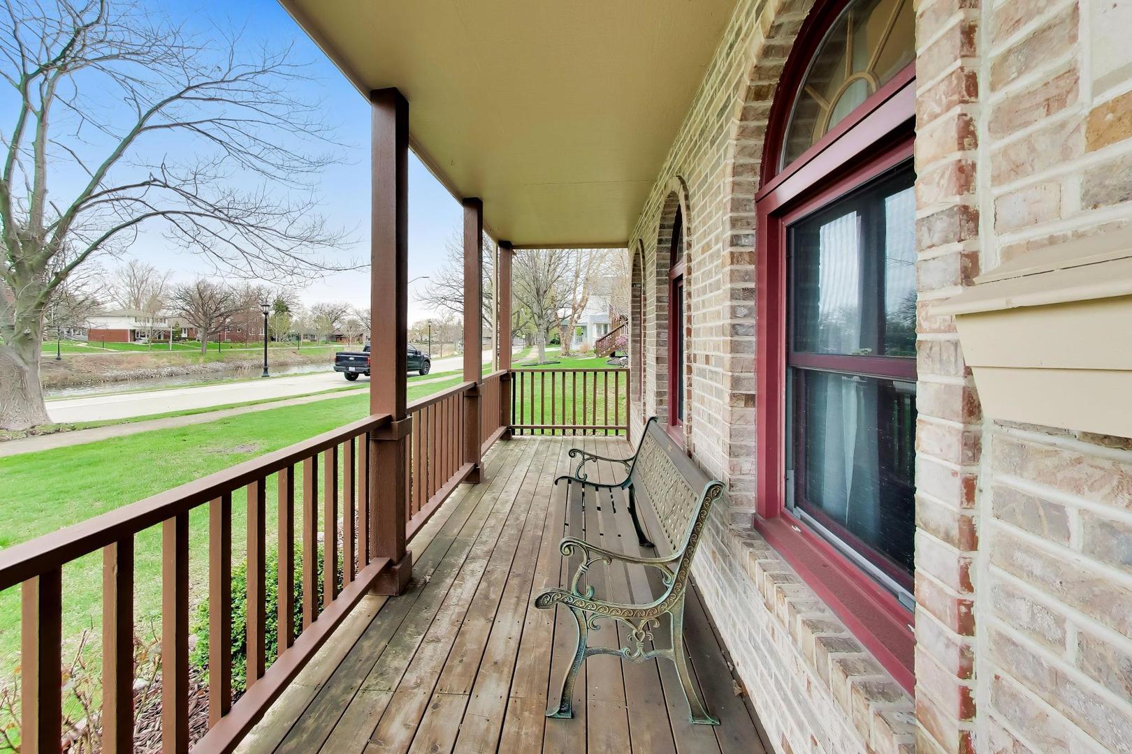 9641 E Shore Drive, Oak Lawn, IL 60453