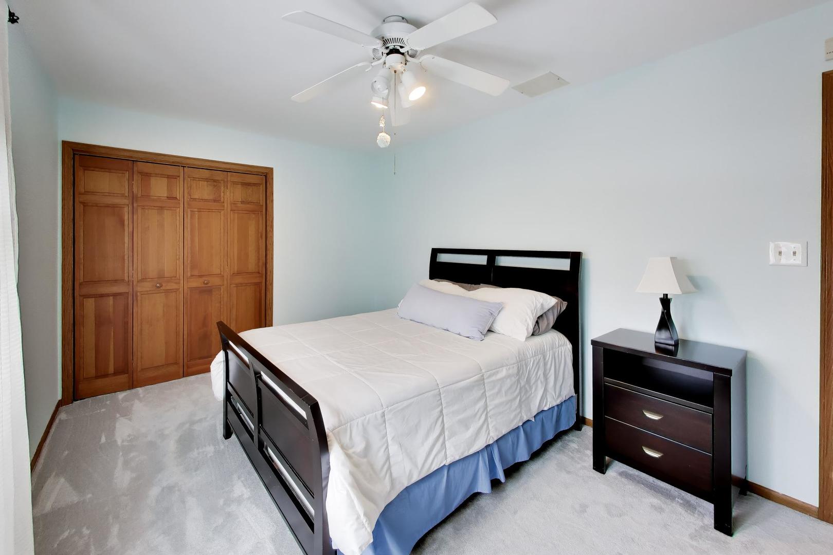 9641 E Shore Drive, Oak Lawn, IL 60453