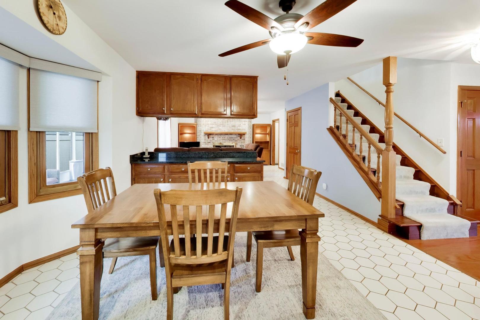 9641 E Shore Drive, Oak Lawn, IL 60453