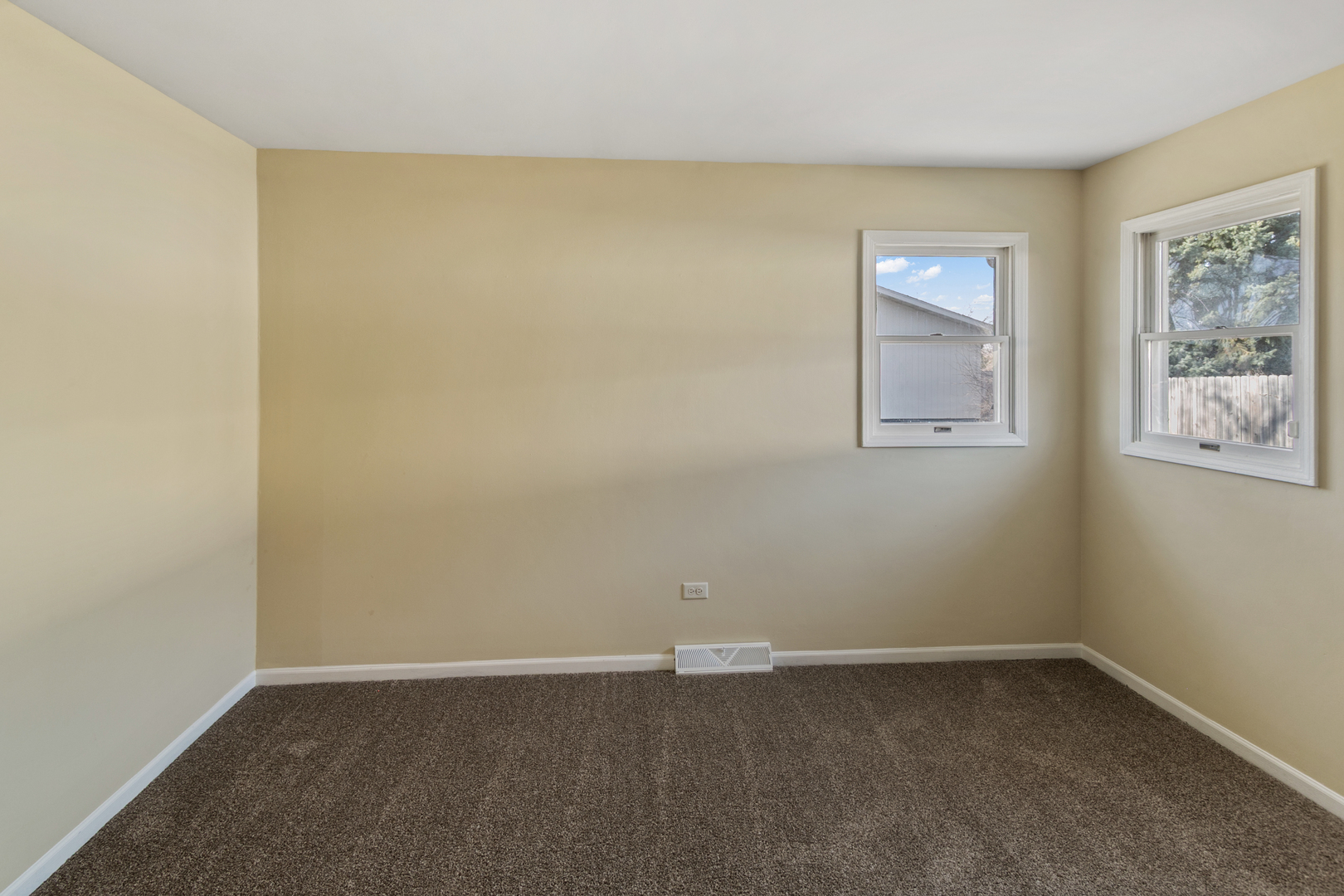 2466 Red Oak Trail, Crest Hill, IL 60435