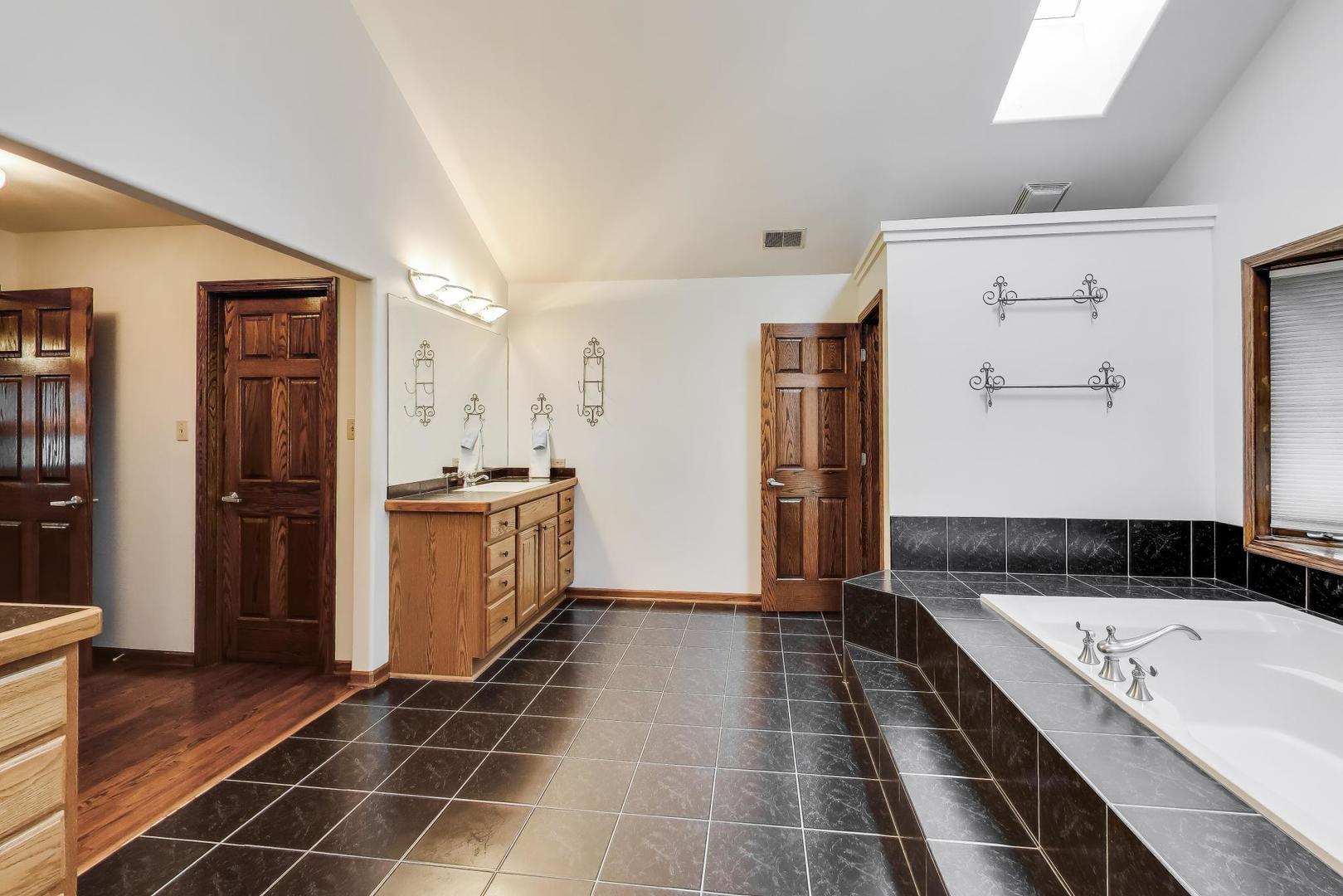 18309 CARRINGTON Drive, Hazel Crest, IL 60429