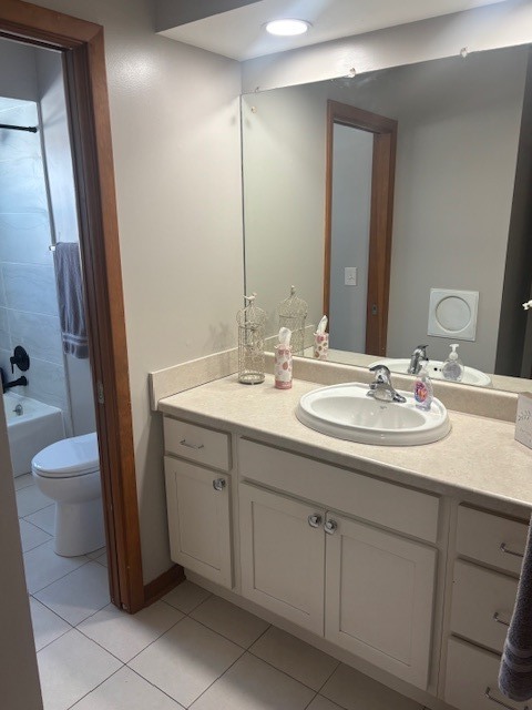 587 Phillips Circle, Antioch, IL 60002