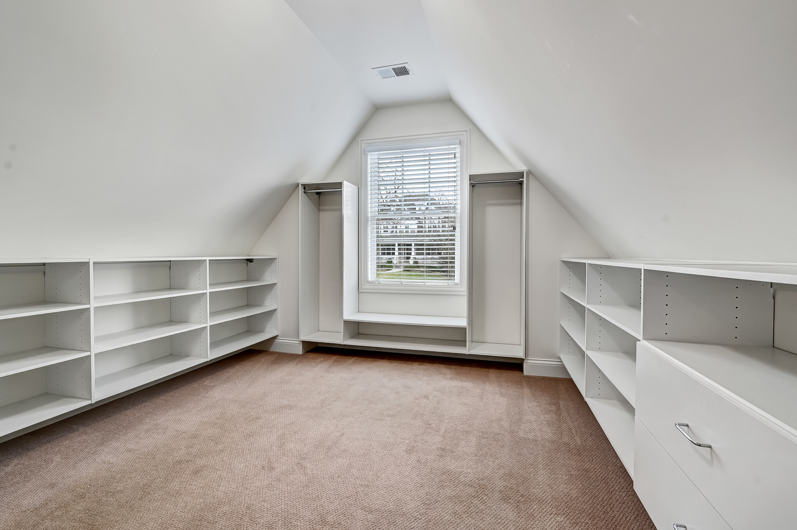 4 Oxford Avenue, Clarendon Hills, IL 60514