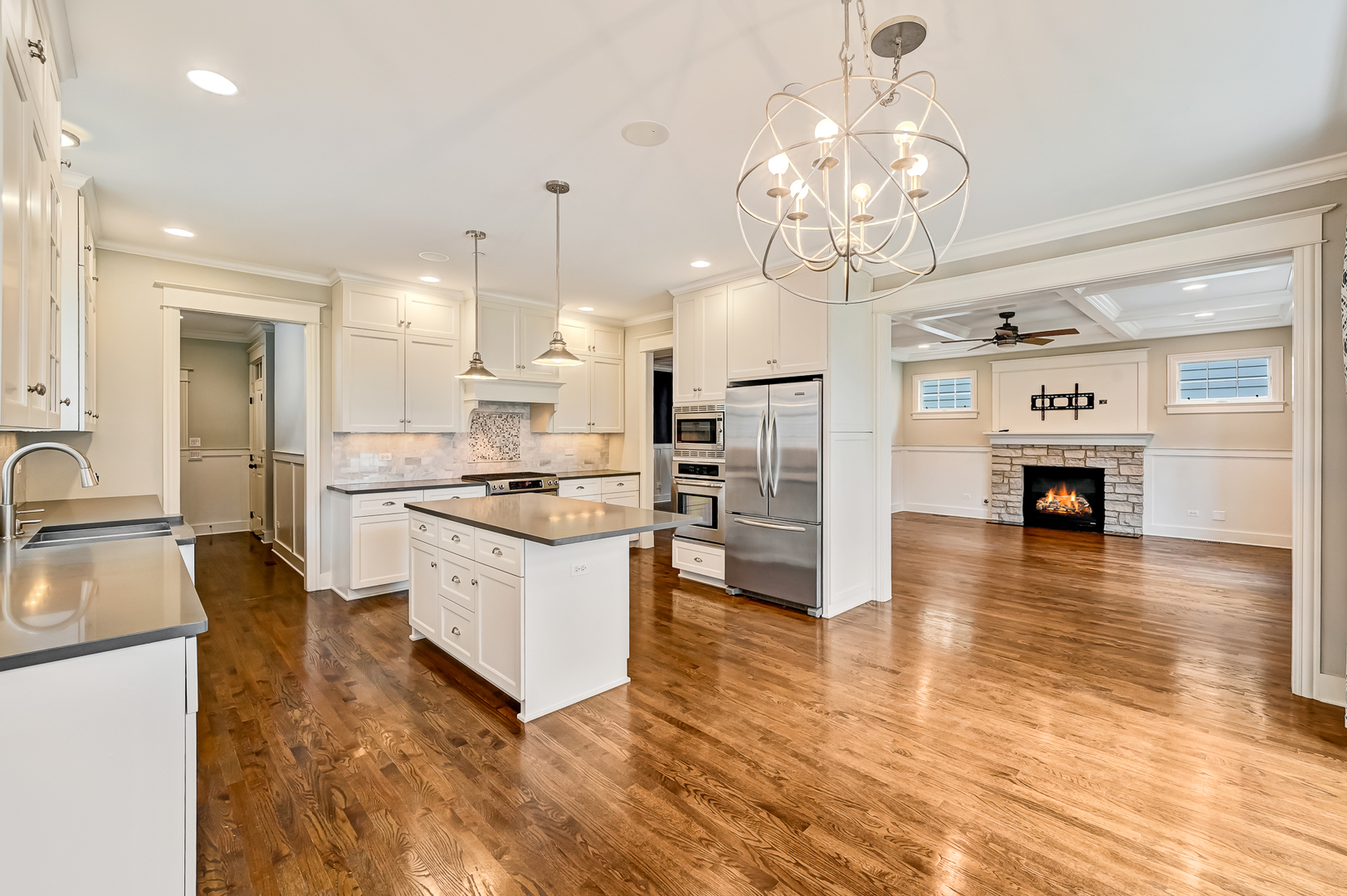 4 Oxford Avenue, Clarendon Hills, IL 60514