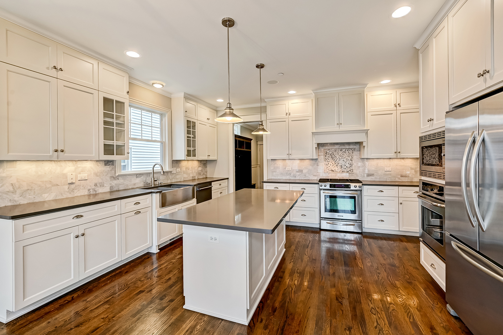 4 Oxford Avenue, Clarendon Hills, IL 60514