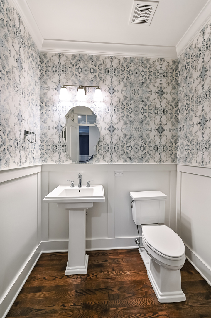 4 Oxford Avenue, Clarendon Hills, IL 60514