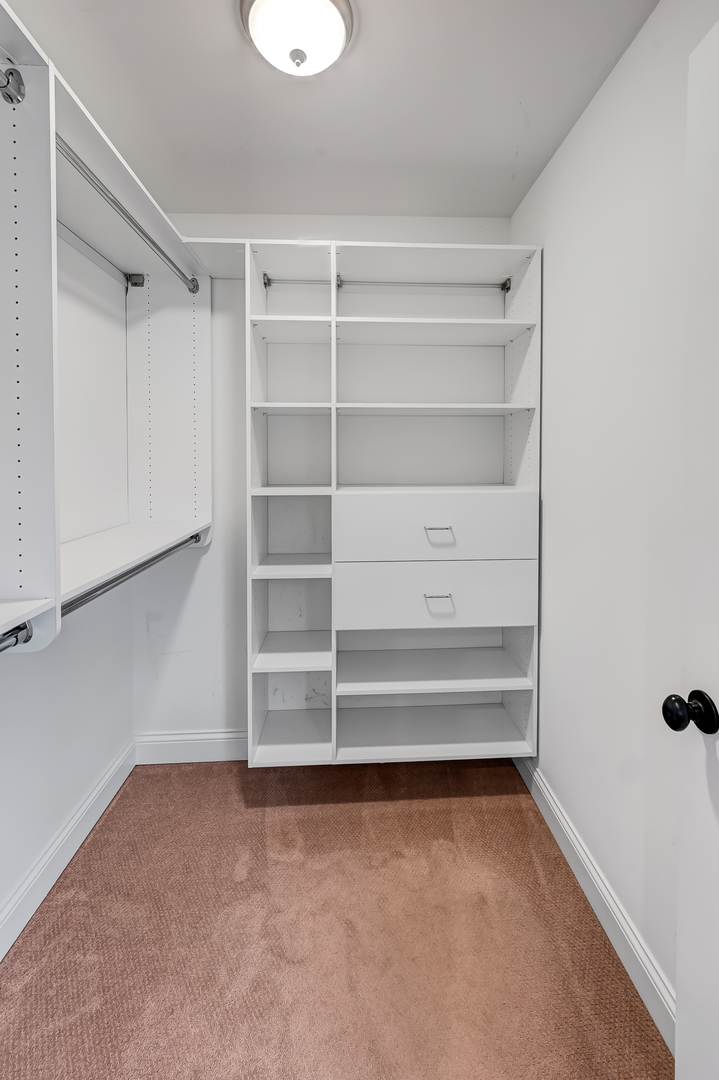 4 Oxford Avenue, Clarendon Hills, IL 60514