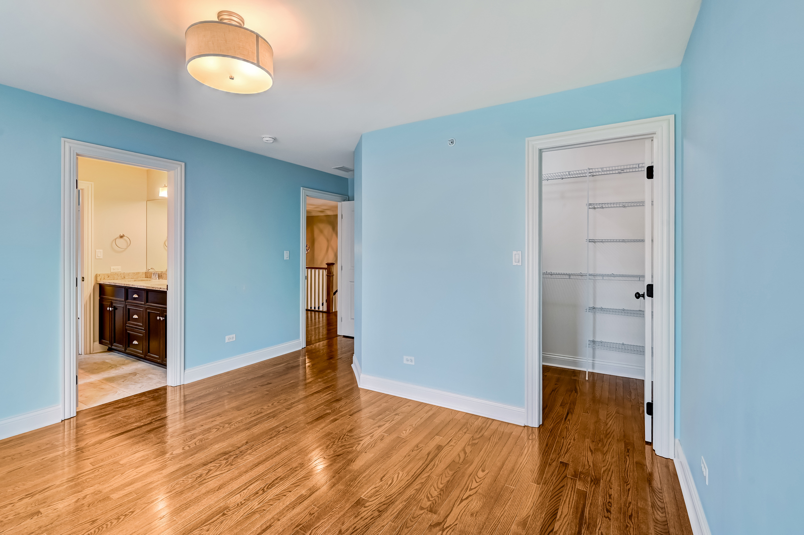 4 Oxford Avenue, Clarendon Hills, IL 60514