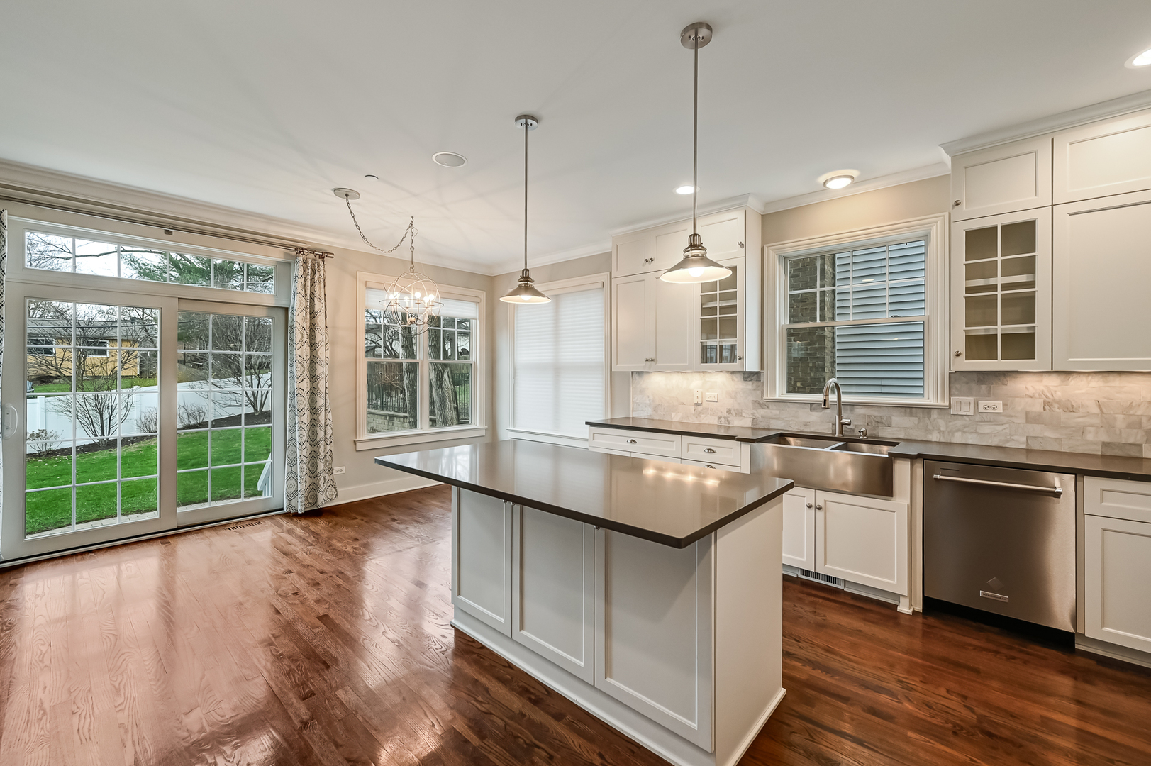 4 Oxford Avenue, Clarendon Hills, IL 60514