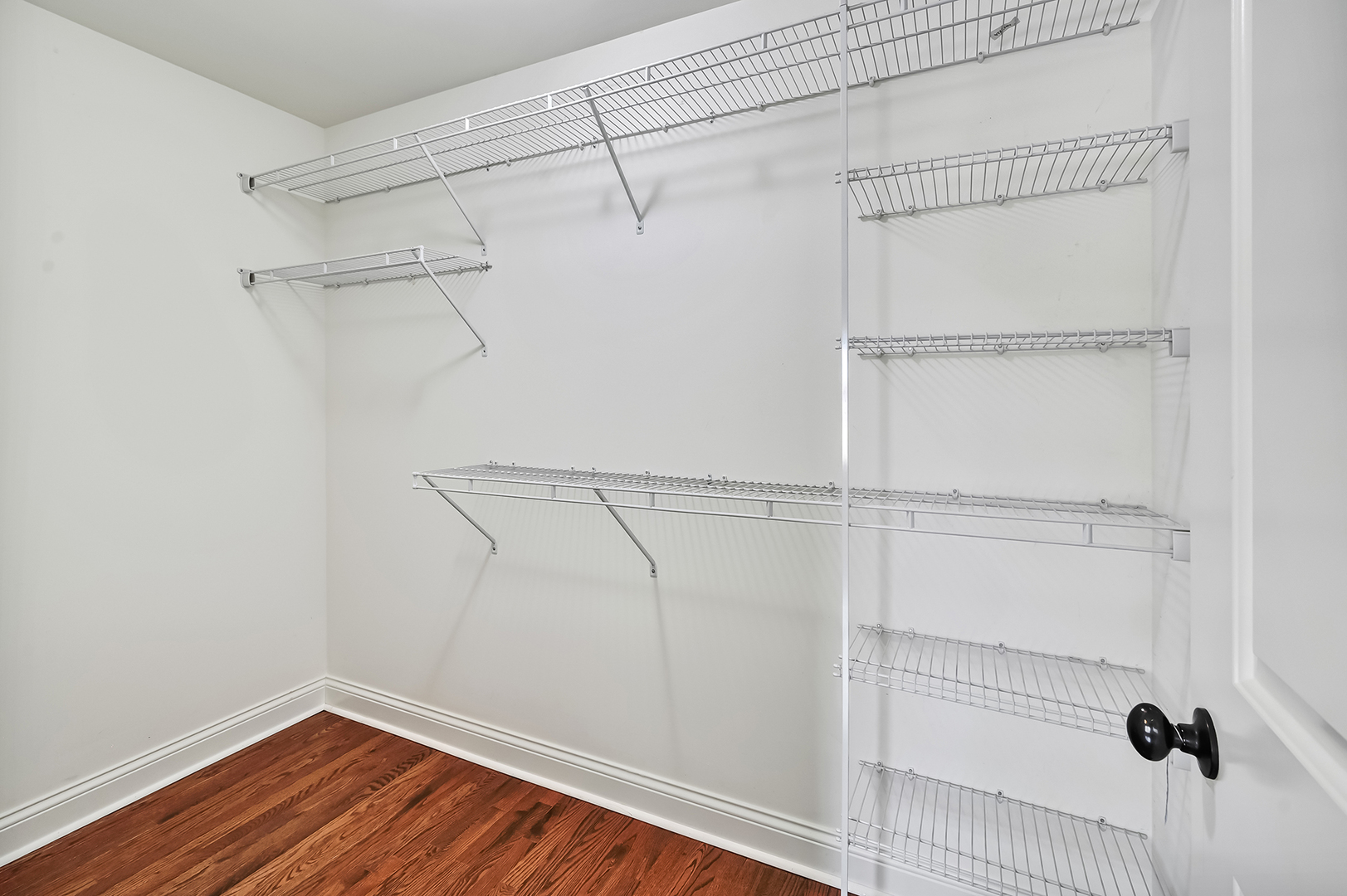 4 Oxford Avenue, Clarendon Hills, IL 60514