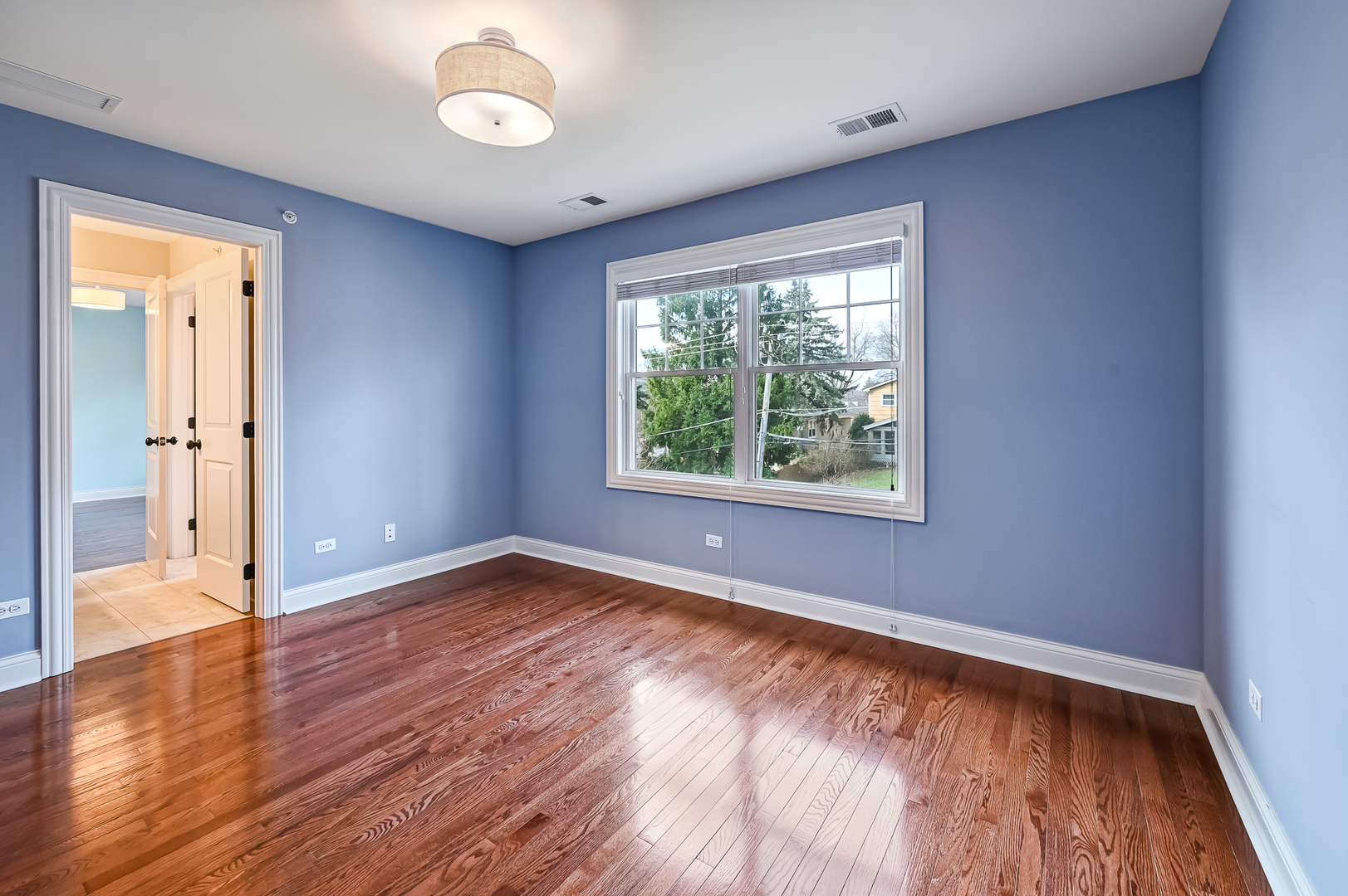 4 Oxford Avenue, Clarendon Hills, IL 60514