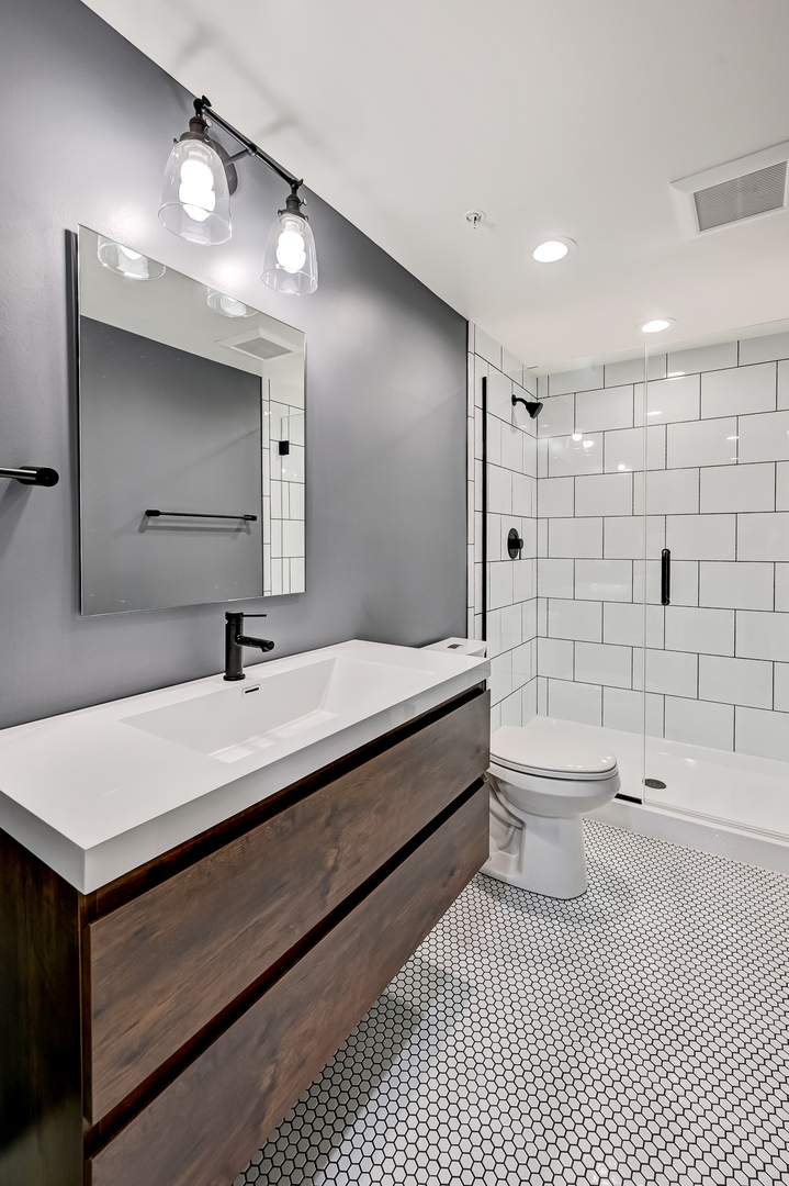 4 Oxford Avenue, Clarendon Hills, IL 60514