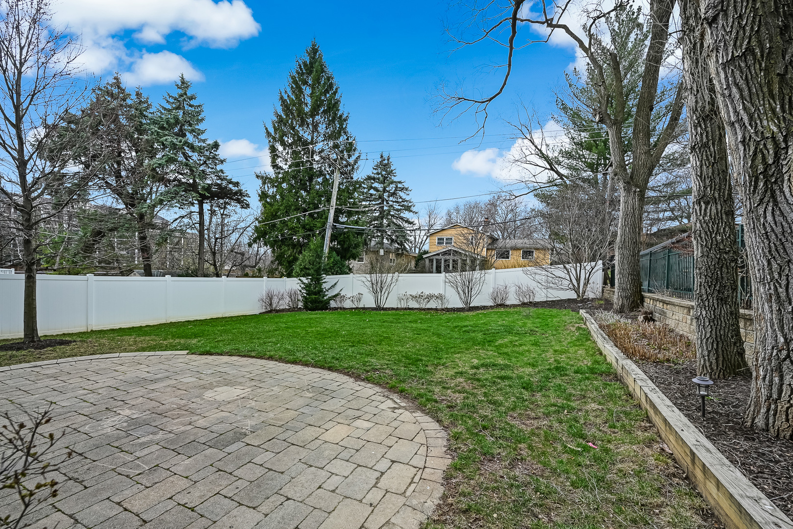 4 Oxford Avenue, Clarendon Hills, IL 60514