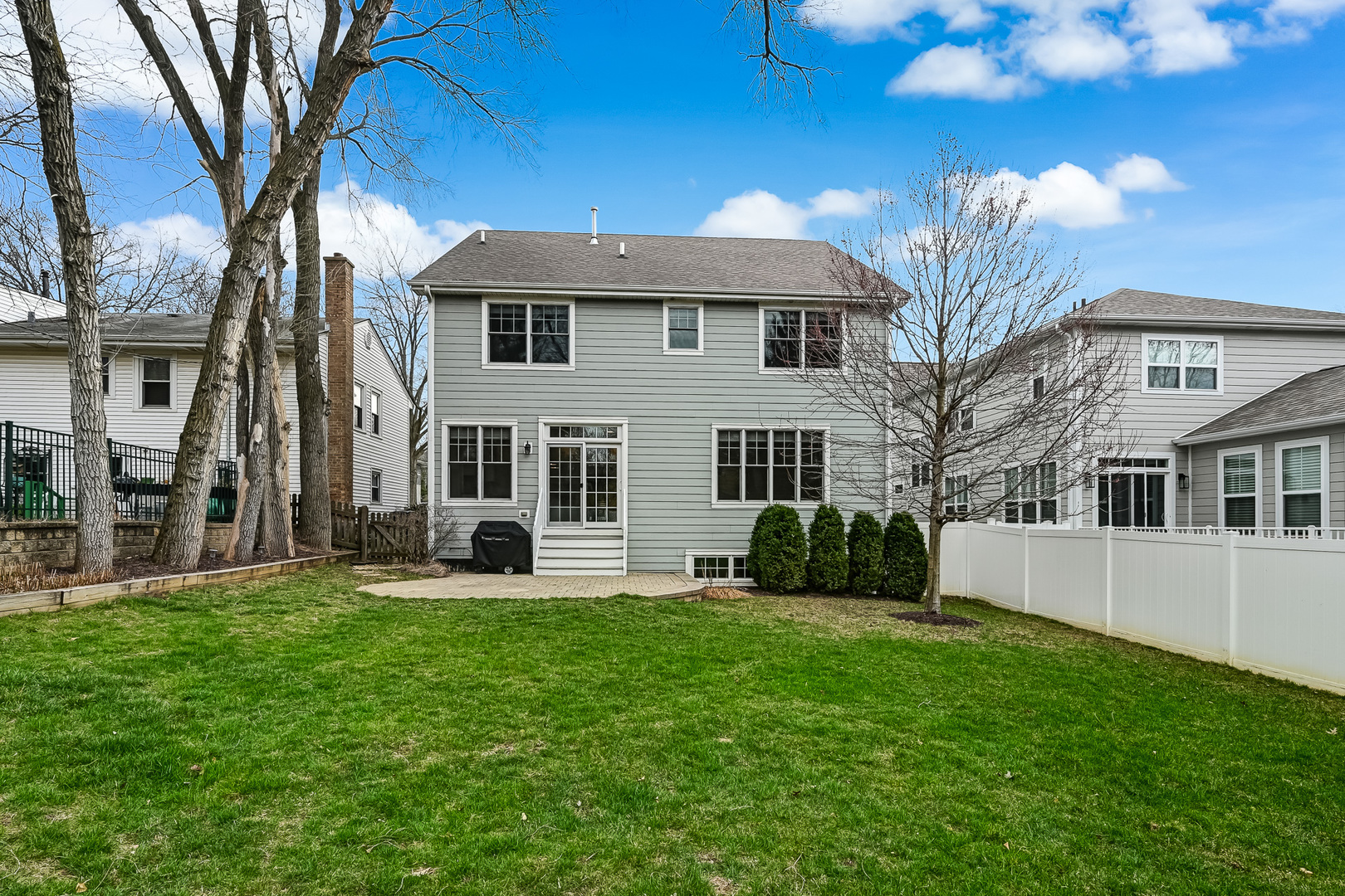 4 Oxford Avenue, Clarendon Hills, IL 60514