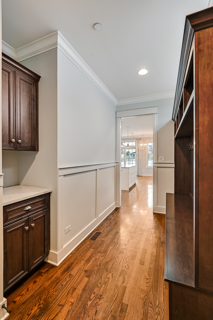 4 Oxford Avenue, Clarendon Hills, IL 60514