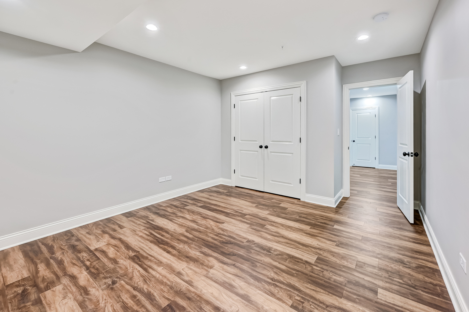 4 Oxford Avenue, Clarendon Hills, IL 60514