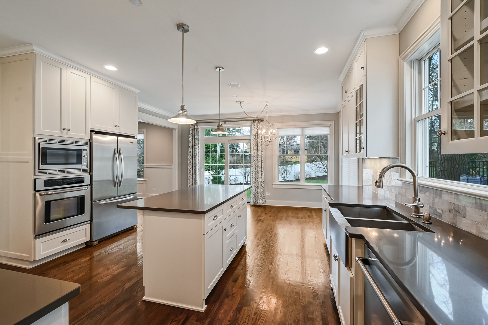 4 Oxford Avenue, Clarendon Hills, IL 60514