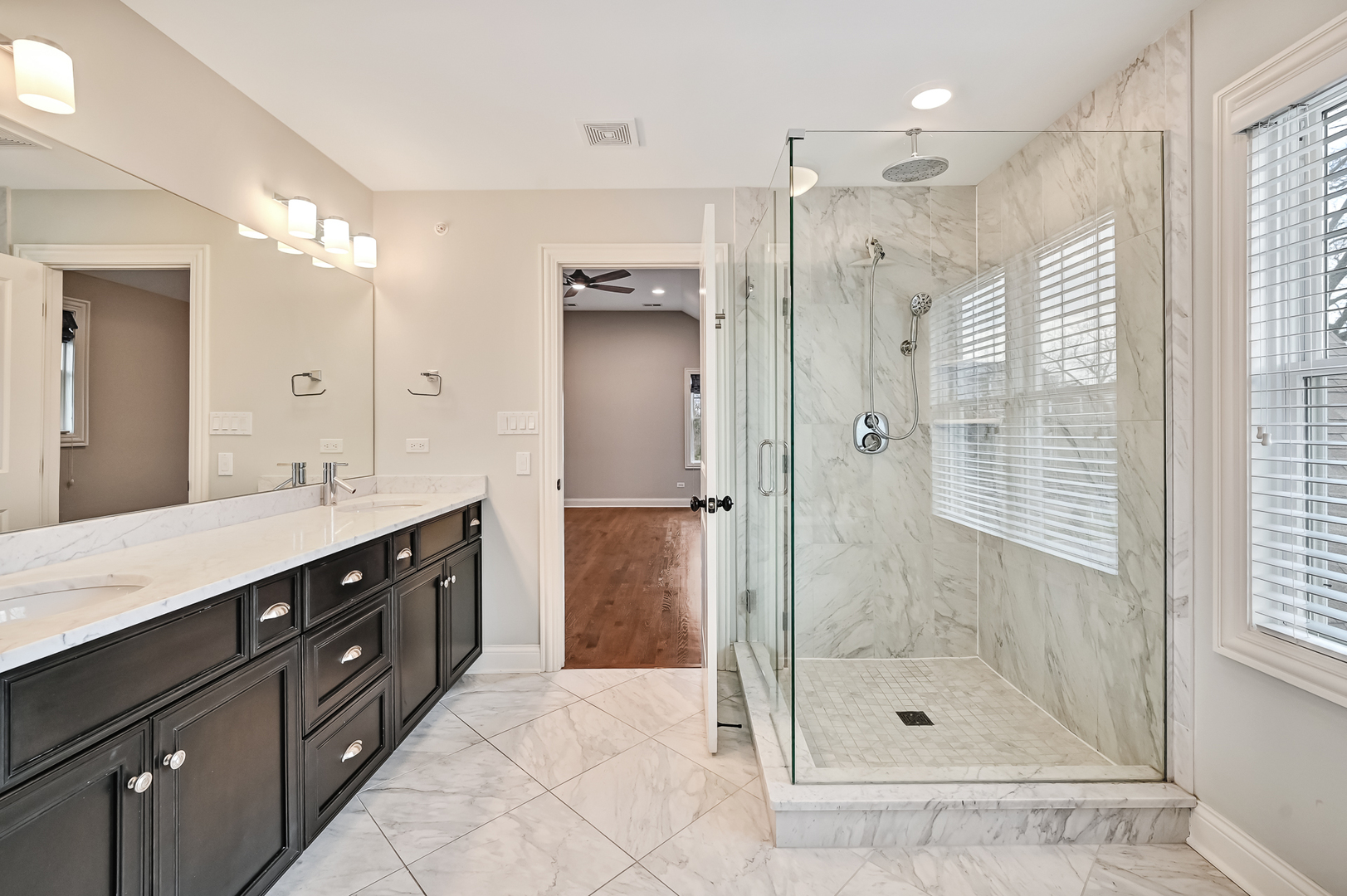 4 Oxford Avenue, Clarendon Hills, IL 60514