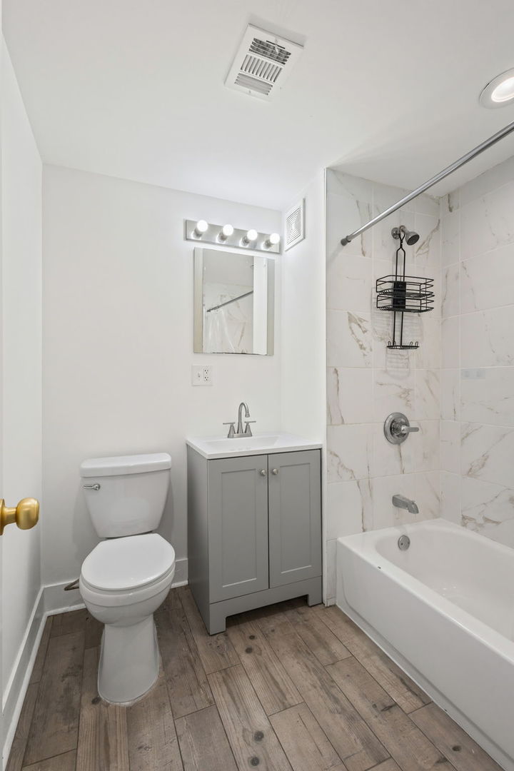 2833 W Polk Street, Chicago, IL 60612