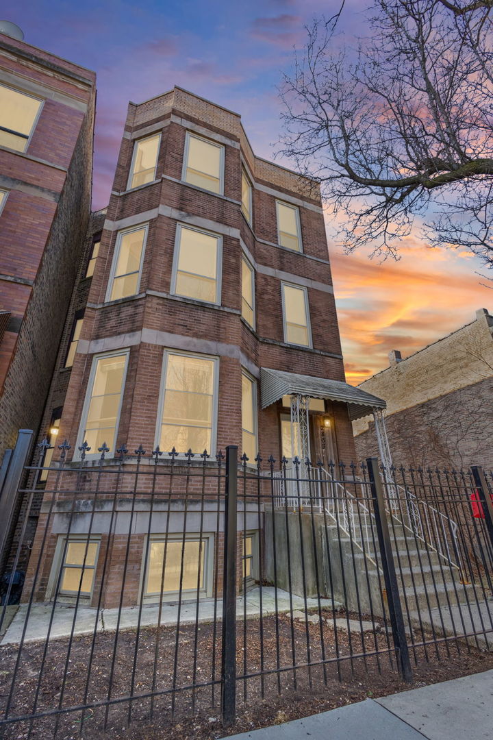 2833 W Polk Street, Chicago, IL 60612