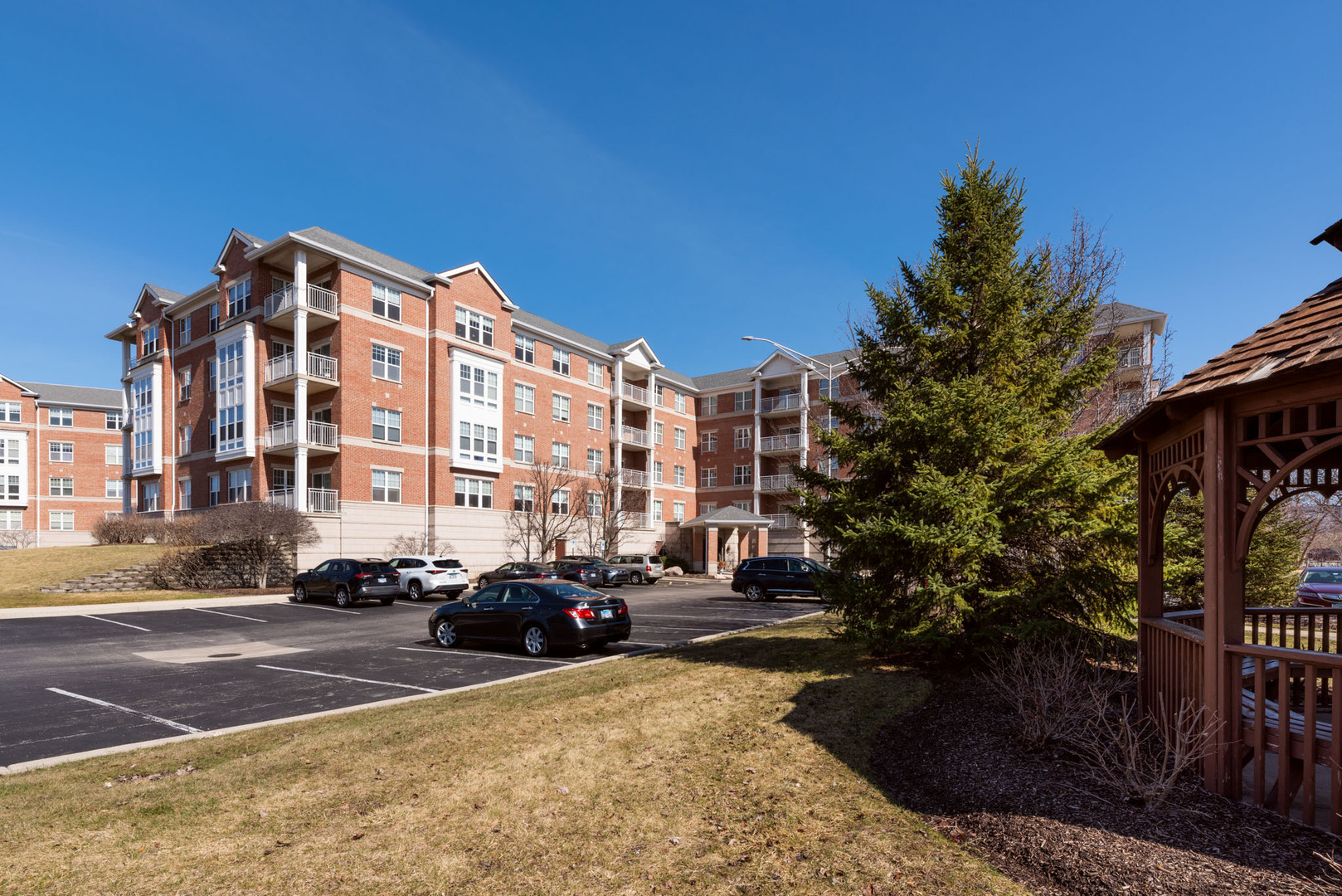 153 Pointe Drive #201, Northbrook, IL 60062