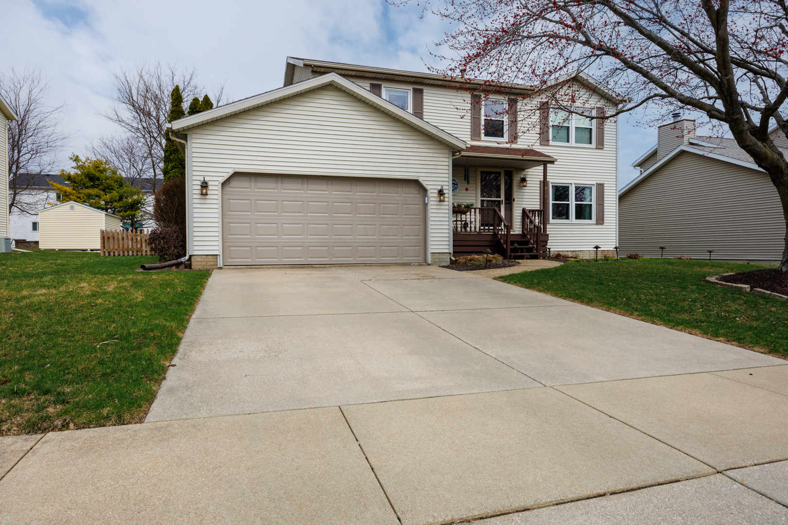 2810 Arrowhead Drive, Bloomington, IL 61704