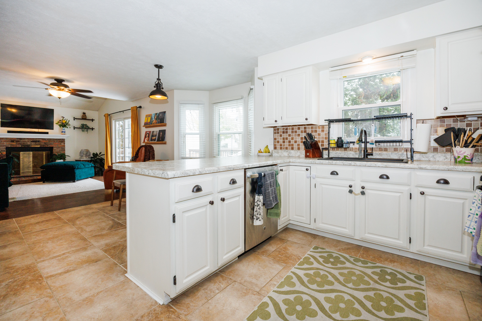 2810 Arrowhead Drive, Bloomington, IL 61704