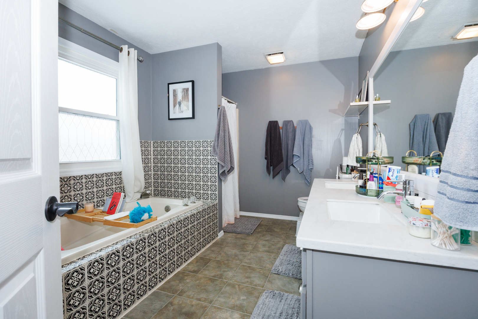 2810 Arrowhead Drive, Bloomington, IL 61704