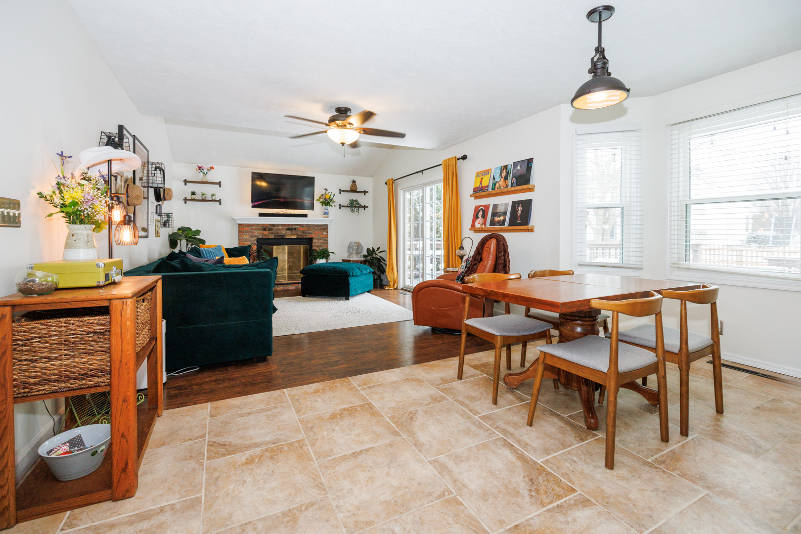 2810 Arrowhead Drive, Bloomington, IL 61704