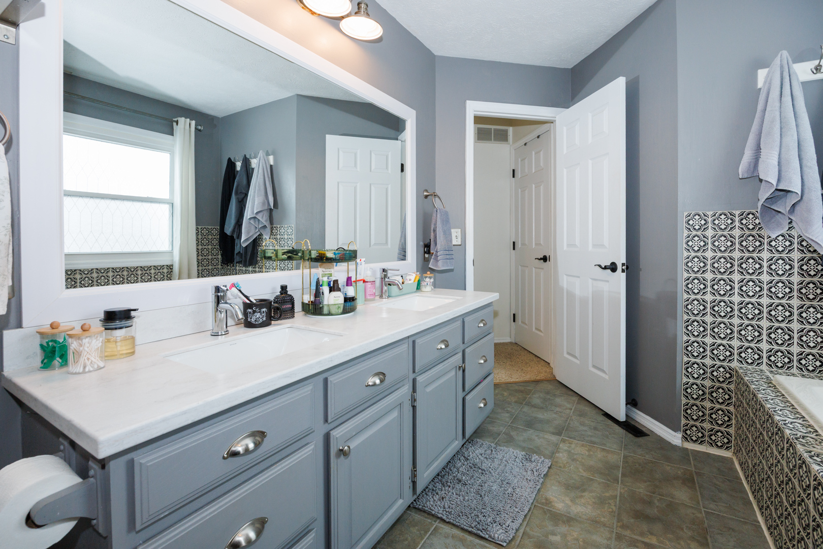 2810 Arrowhead Drive, Bloomington, IL 61704