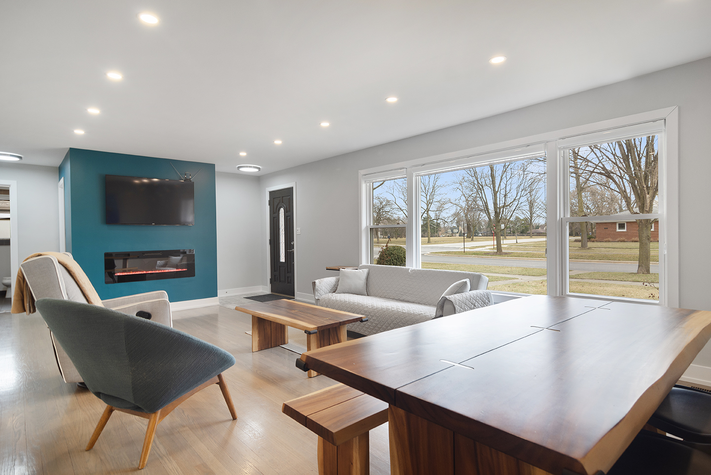 702 W Lonnquist Boulevard, Mount Prospect, IL 60056