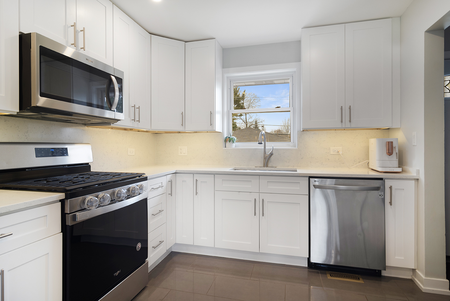 702 W Lonnquist Boulevard, Mount Prospect, IL 60056