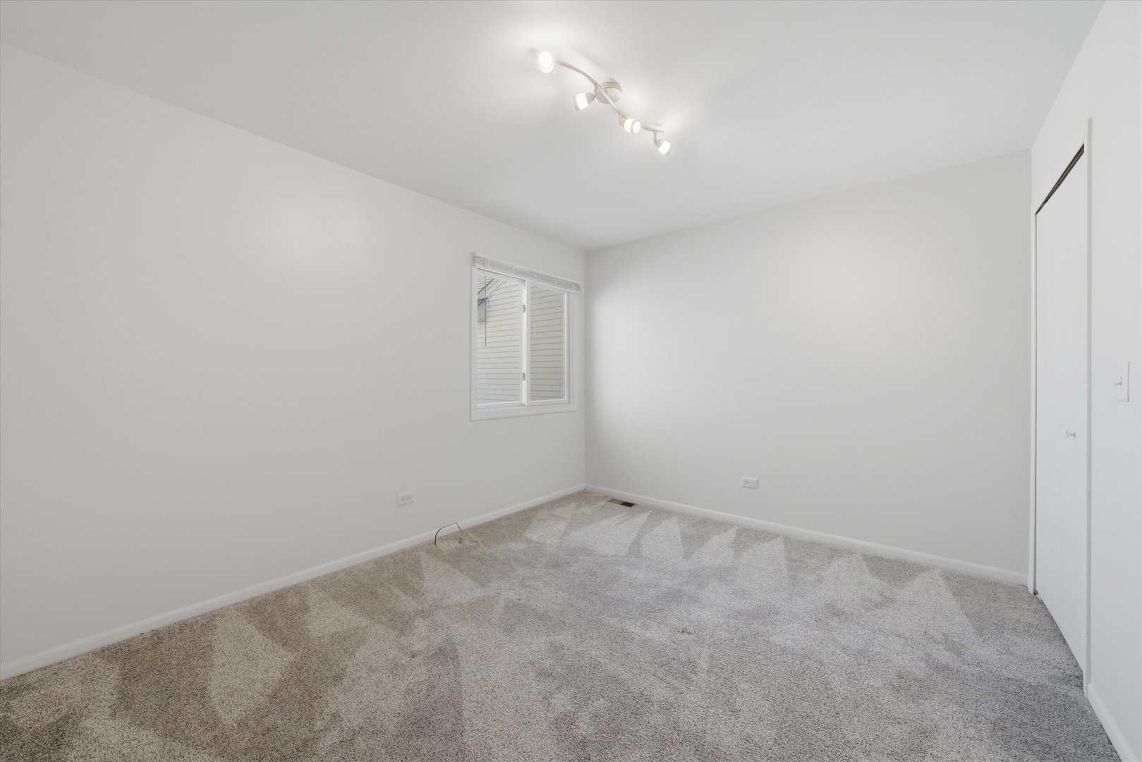 8261 Pecan Place, Frankfort, IL 60423