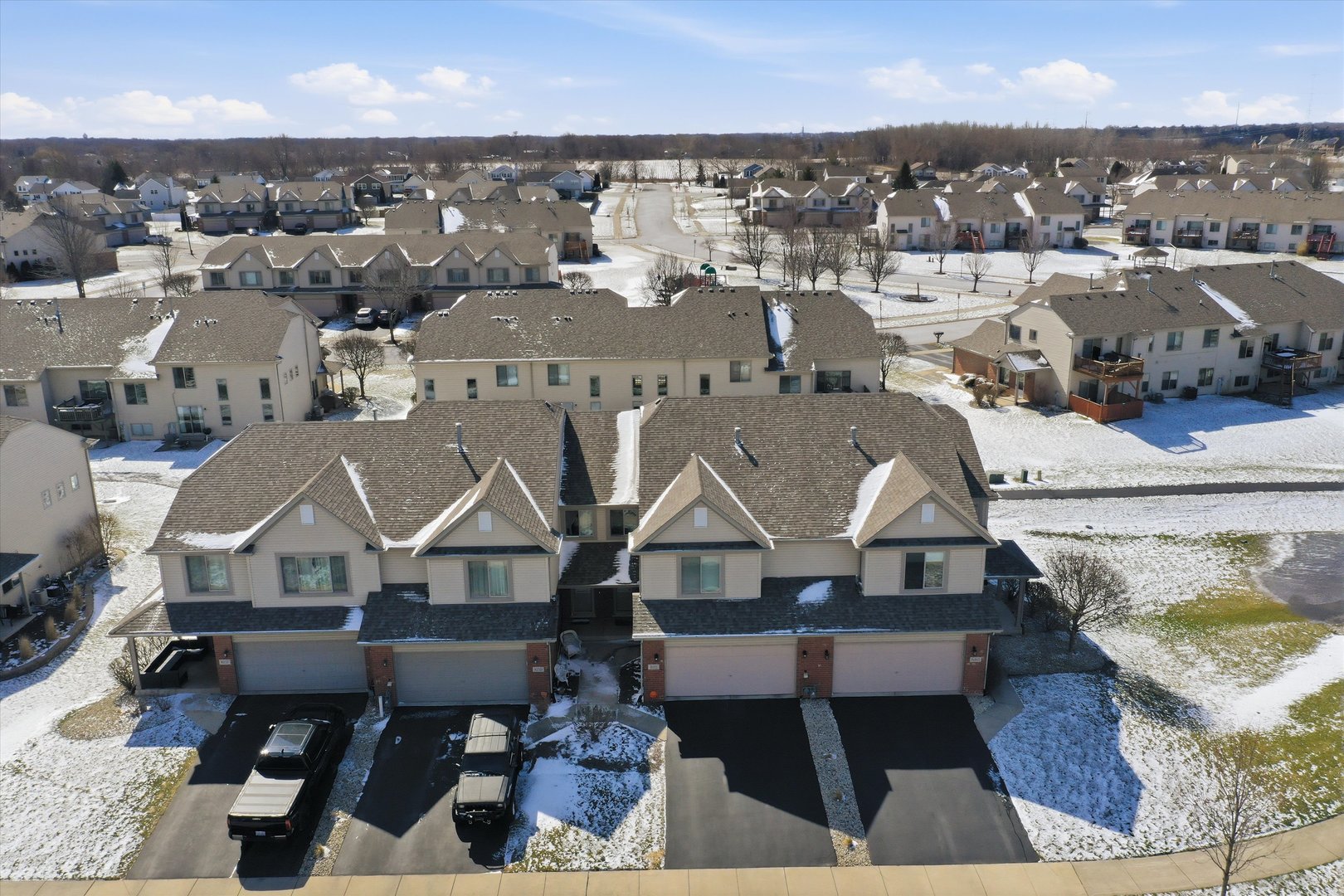 8261 Pecan Place, Frankfort, IL 60423