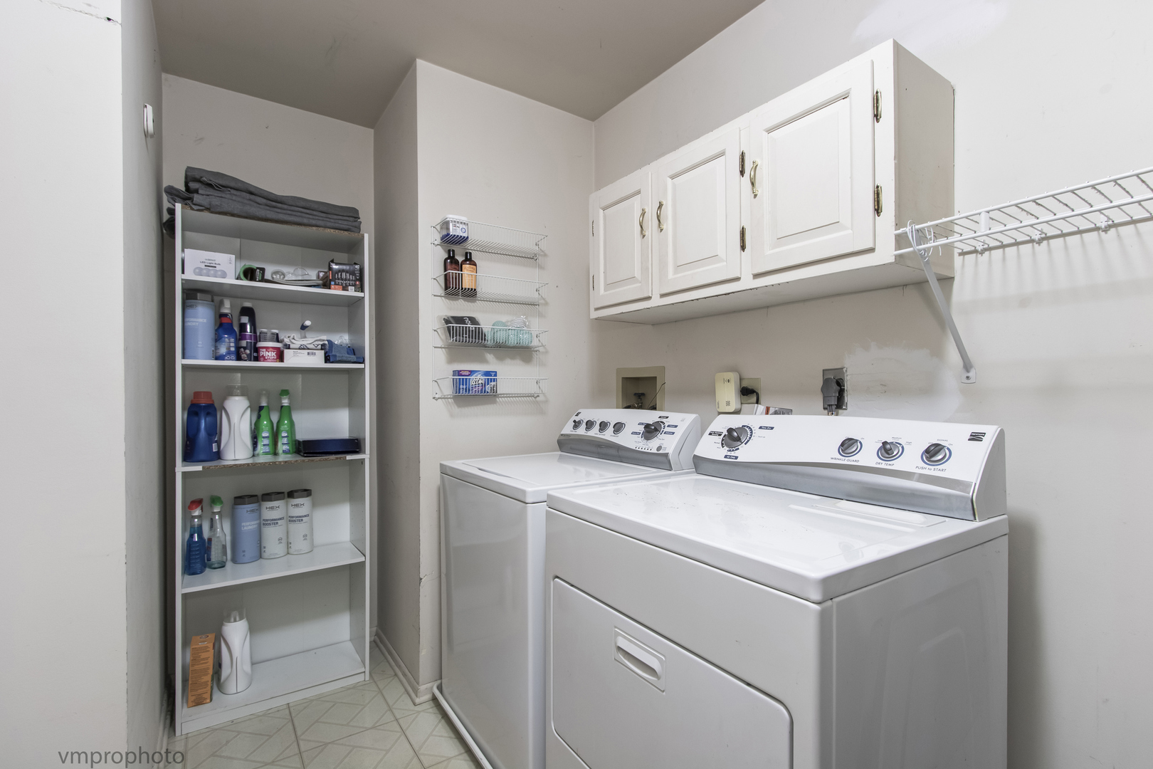 30W019 Juniper Court #30W019, Warrenville, IL 60555