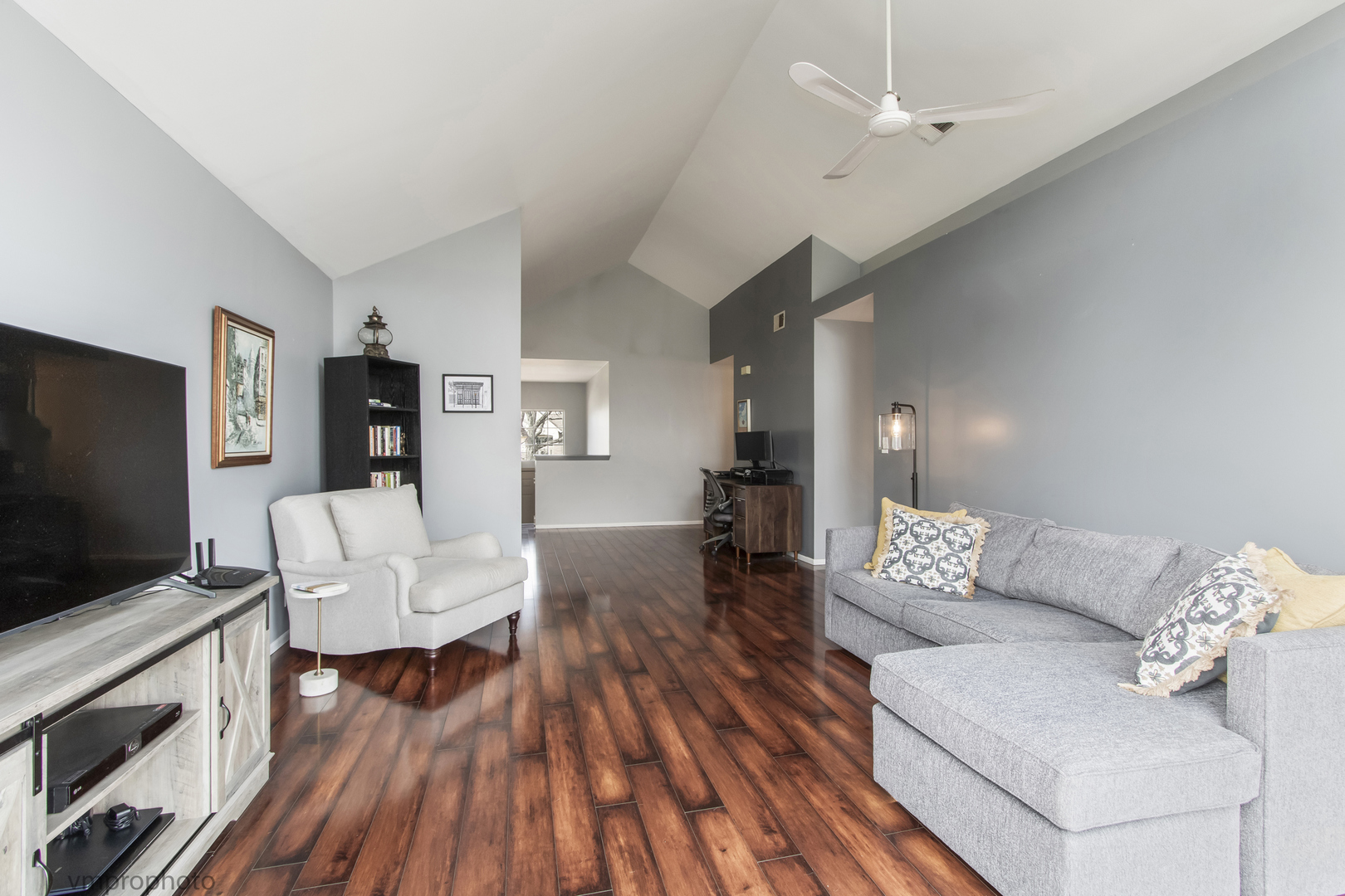 30W019 Juniper Court #30W019, Warrenville, IL 60555