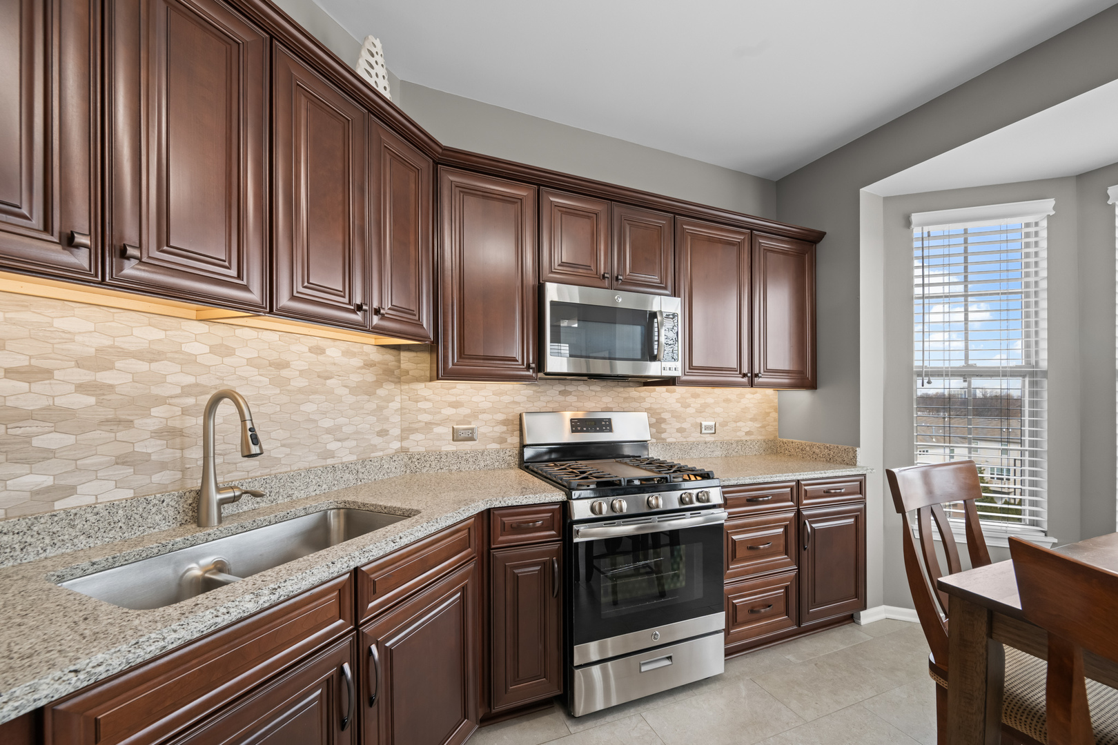 3135 Town Square Drive #407, Rolling Meadows, IL 60008