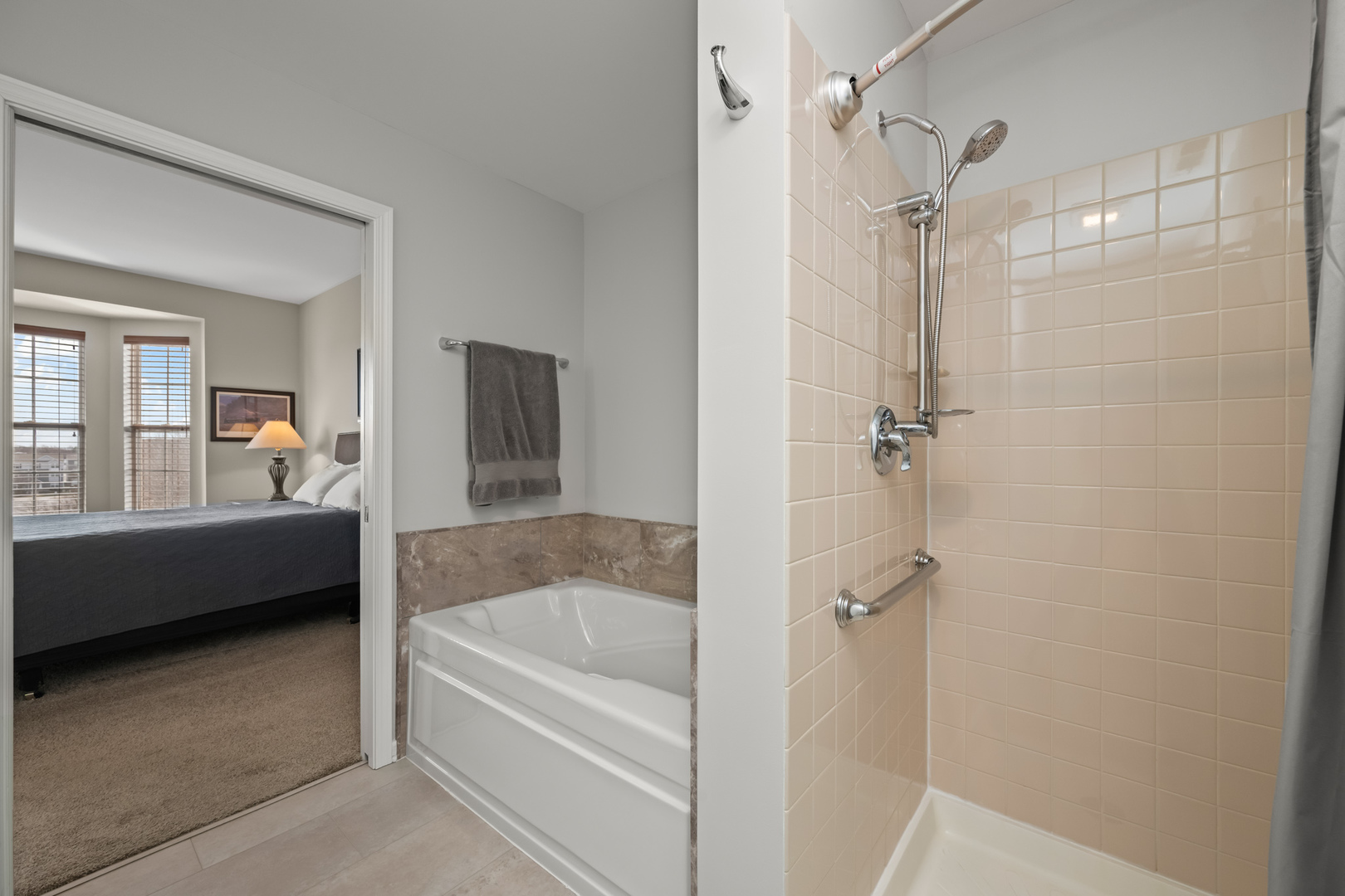 3135 Town Square Drive #407, Rolling Meadows, IL 60008