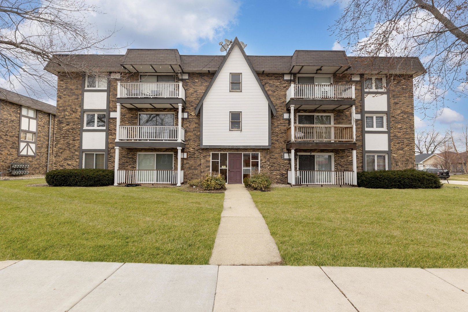 5850 W 87TH Street #1A, Burbank, IL 60459