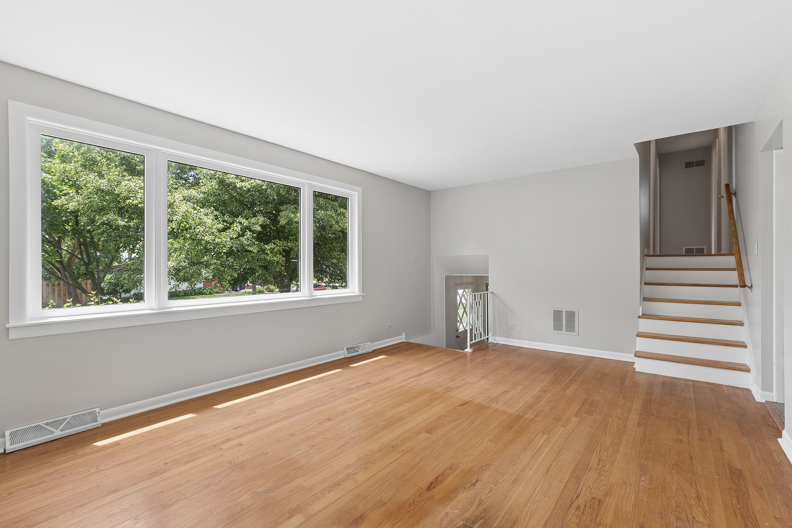 9018 Forest Lane, Hickory Hills, IL 60457