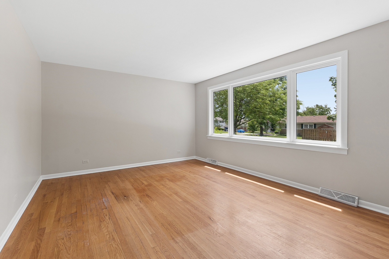 9018 Forest Lane, Hickory Hills, IL 60457