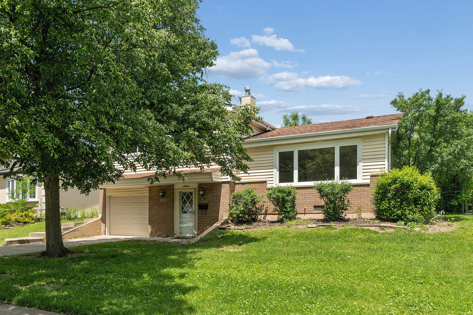 9018 Forest Lane, Hickory Hills, IL 60457