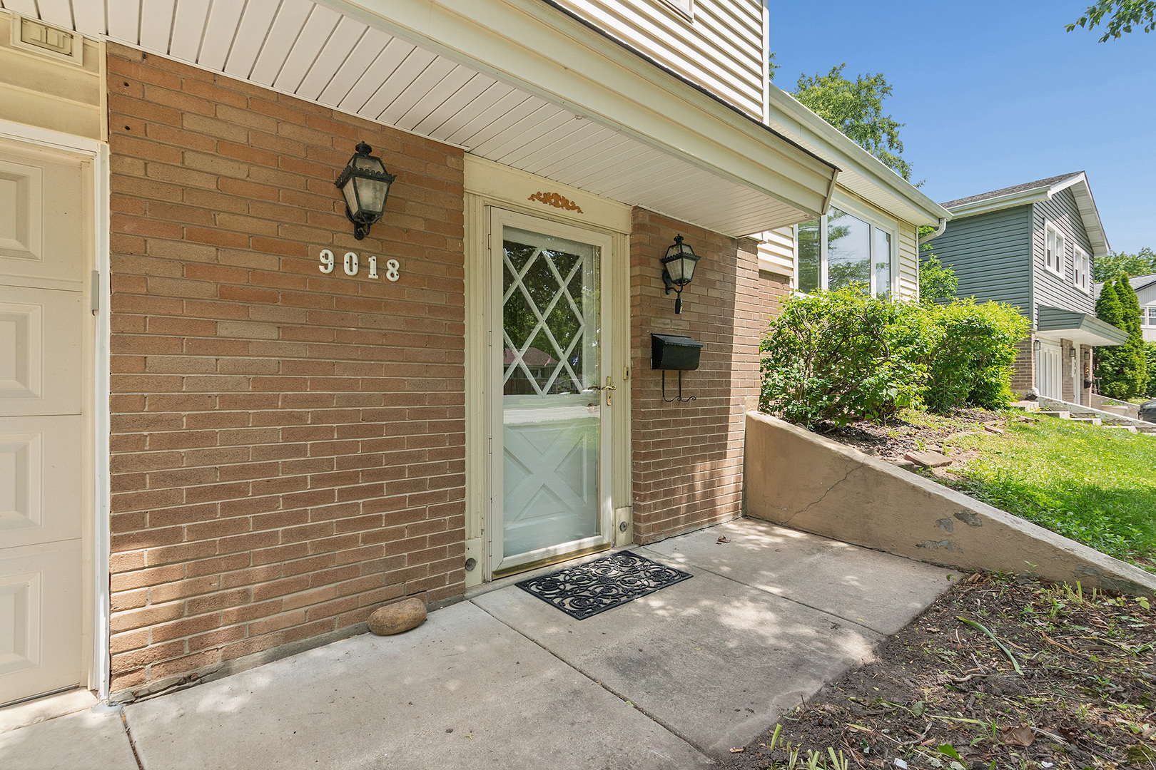 9018 Forest Lane, Hickory Hills, IL 60457