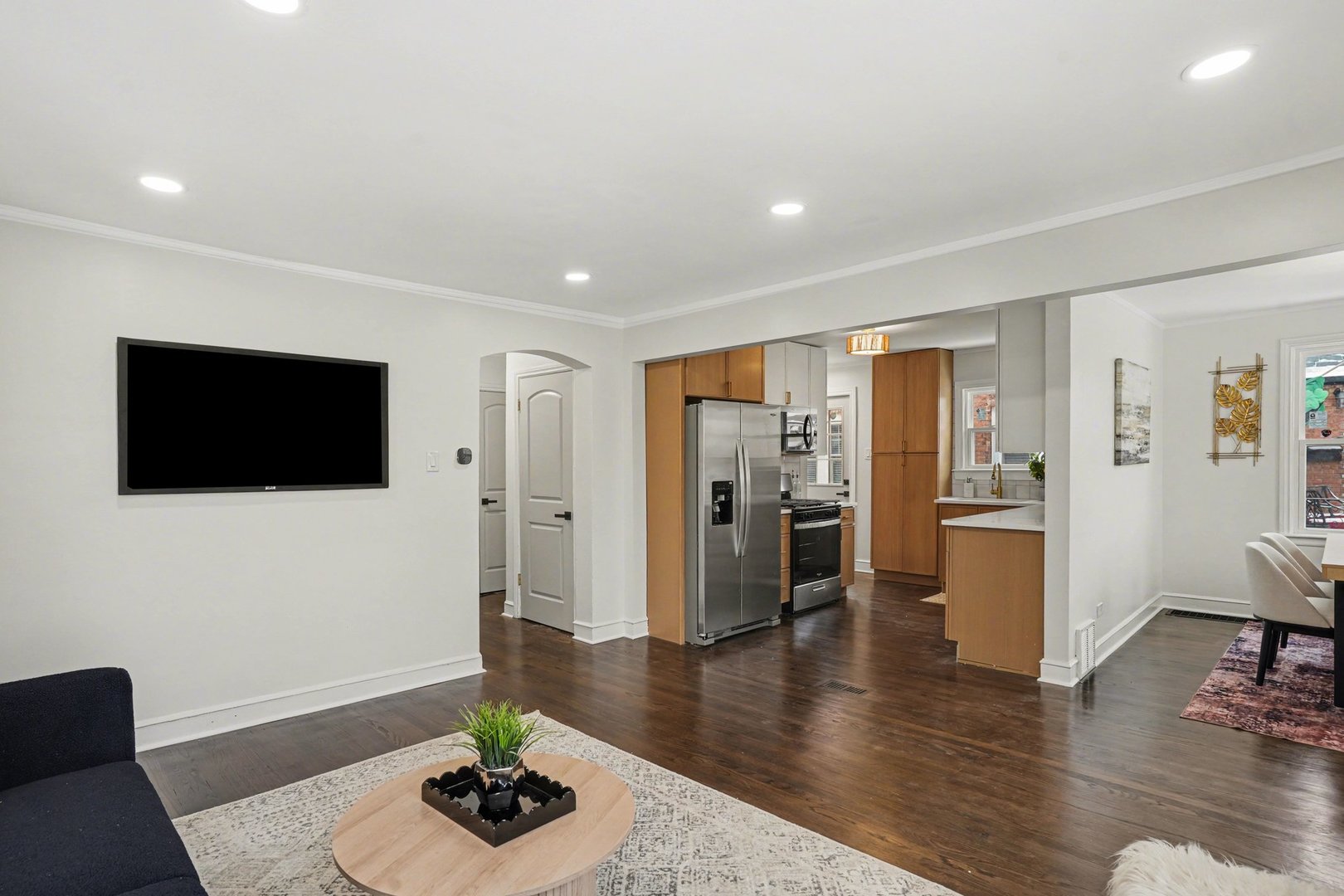 9312 S Francisco Avenue, Evergreen Park, IL 60805